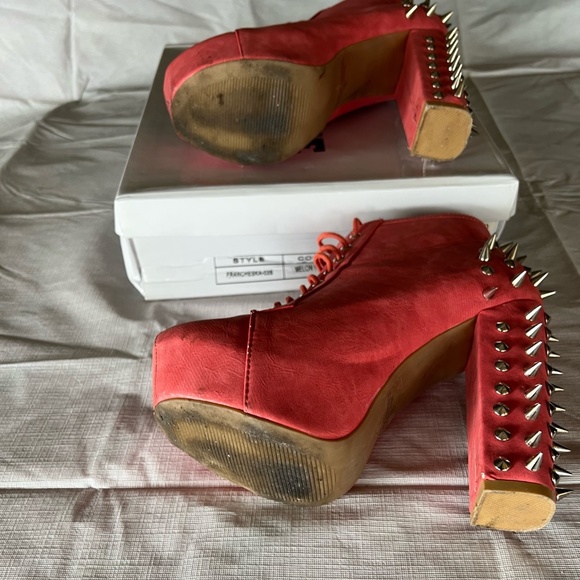 Studded Booties Sz 8 🌟 - Picture 4 of 6